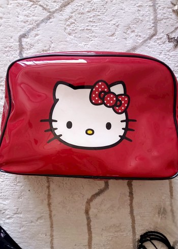 Kırmızı Hello Kitty makyaj çantası