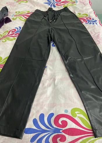 Deri Kumaşlı Siyah Kadın Pantolon