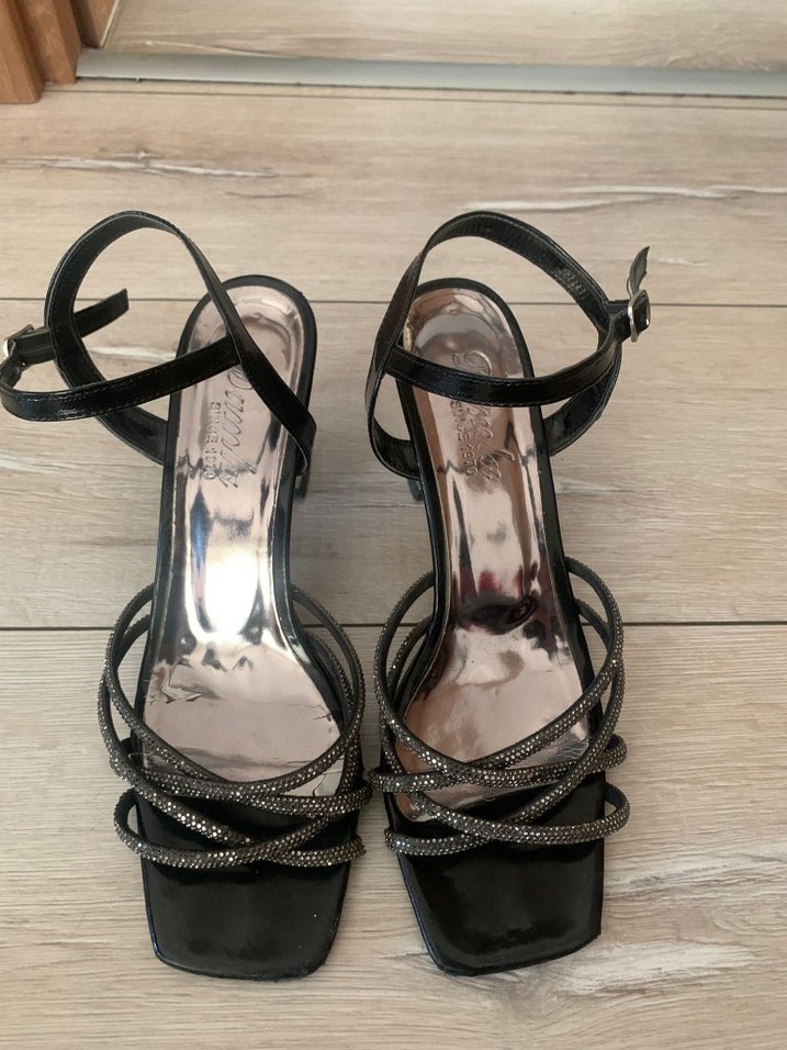 Siyah Parlak taşlı Topuklu ayakkabı - Görsel 2