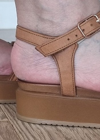 Hotiç Kahve Hakiki Deri Dolgu Topuklu Kadın Sandalet