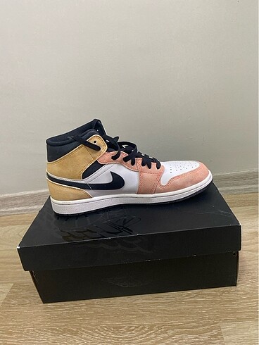 AIR JORDAN 1 MID SE