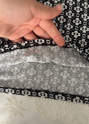 42 Beden Çiçek Detaylı Siyah Desenli Midi Etek