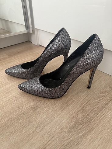 Lame Stiletto