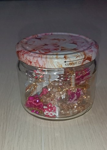 Pembe takı kavanozu