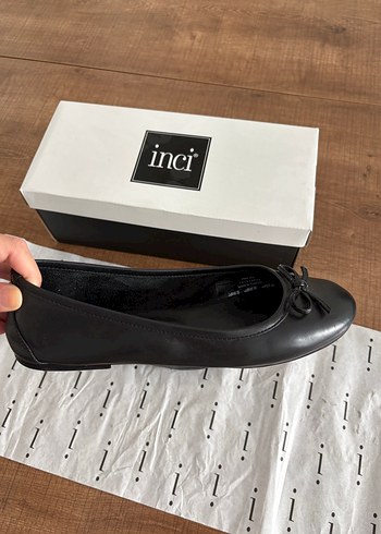inci İnci Kadın Siyah Fiyonklu Blok Topuk Babet