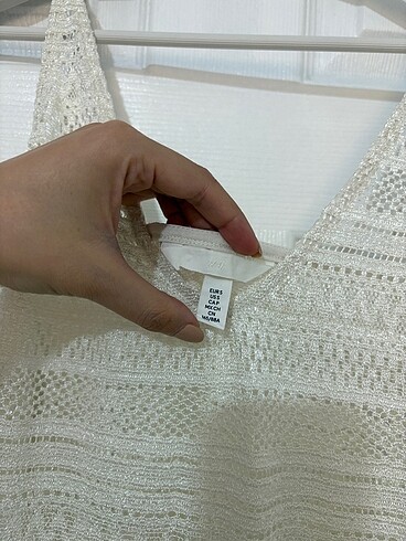 s Beden H&M V YAKALI BEYAZ BEDENE OTURAN ELBİSE