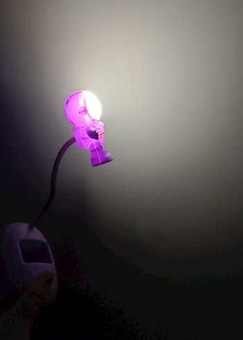 Mor Astronot şeklinde lamba - Görsel 7