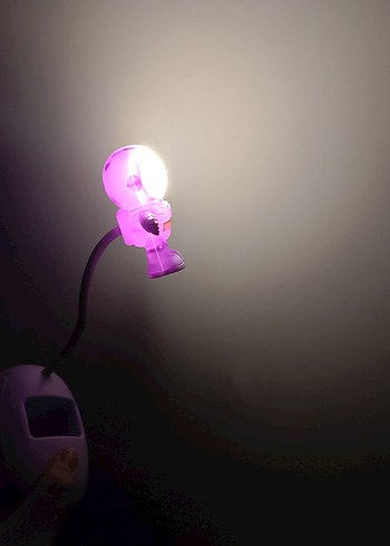 Mor Astronot şeklinde lamba - Görsel 6