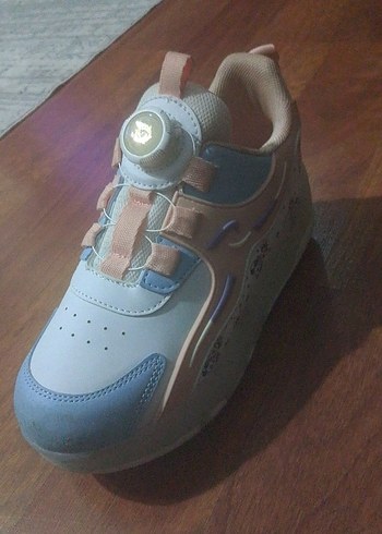 patenli ayakkabı ışıklı 37 numara tabanlı ve aparatlı ayakkabı - Görsel 4