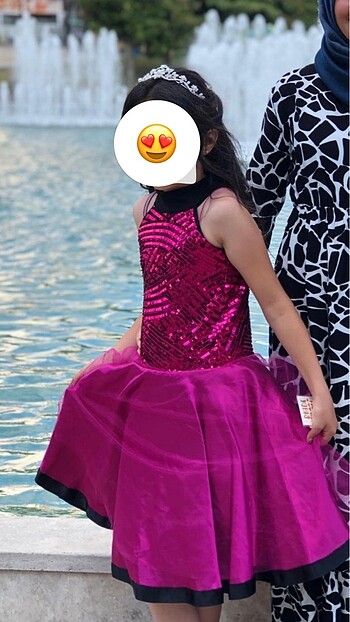 Pembe pullu elbise