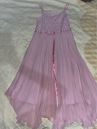 Pembe elbise