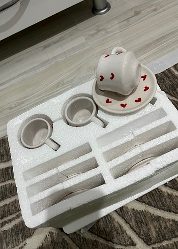 Kırmızı Kalp Desenli Beyaz Seramik Fincan Seti - Görsel 2