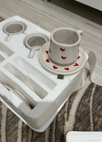 Kırmızı Kalp Desenli Beyaz Seramik Fincan Seti - Görsel 3