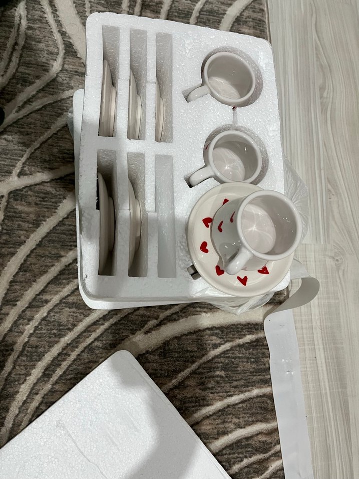 Kırmızı Kalp Desenli Beyaz Seramik Fincan Seti - Görsel 5