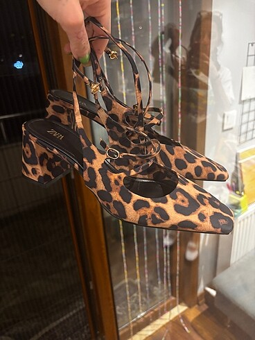 zara leopar ayakkabı