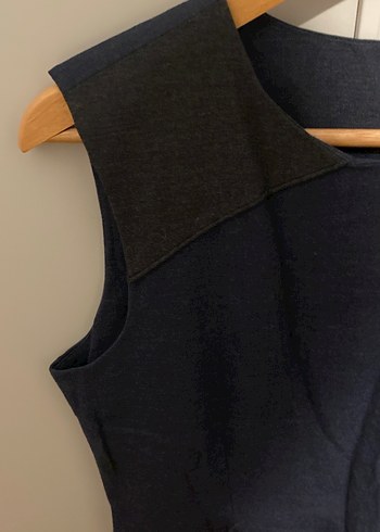 Siyah Yuvarlak Yakalı Midi Kolsuz Elbise - Görsel 3