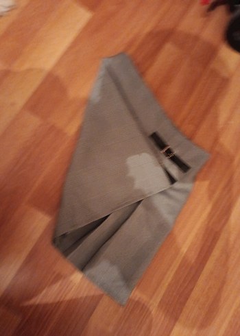 Kemer Detaylı Gri Mini Etek - Görsel 5