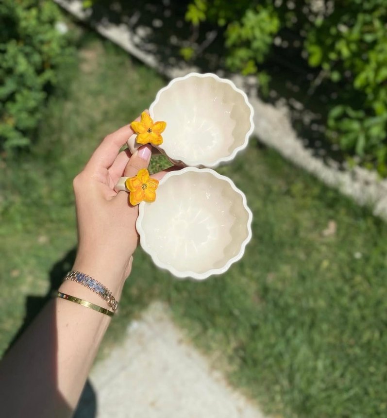 Sarı çiçek desenli fincan - Görsel 2