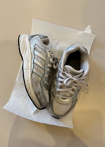 Adidas yürüyüş ayakkabısı - Görsel 2