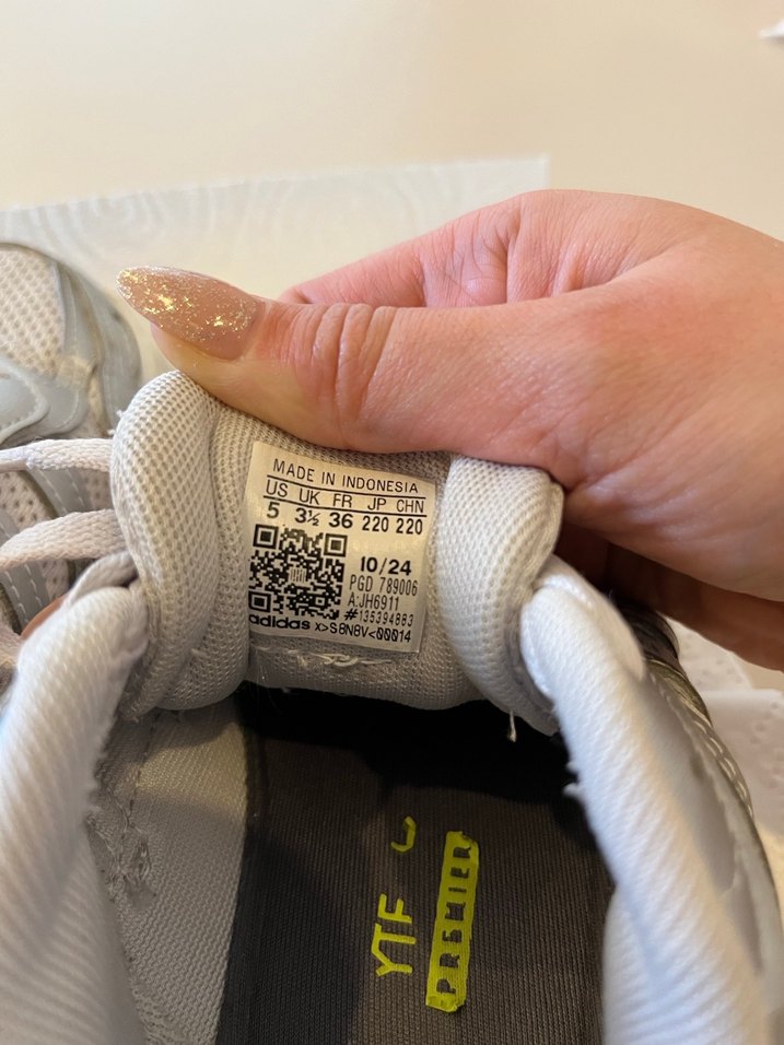 Adidas yürüyüş ayakkabısı - Görsel 4