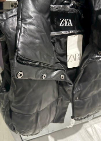 Siyah Deri Kadın Şişme Yelek - Zara - Görsel 4