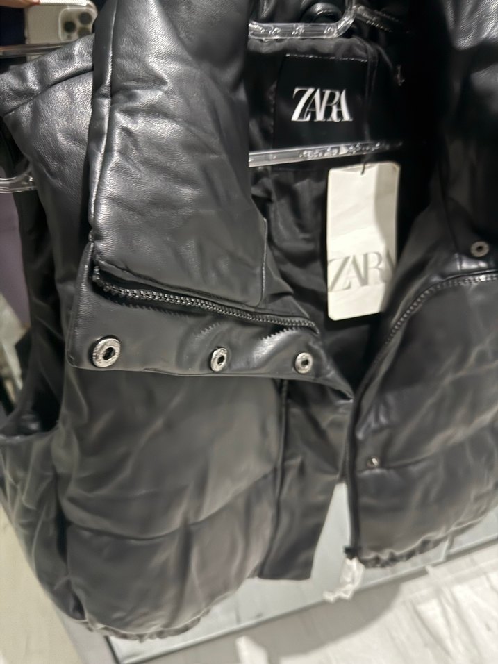 Siyah Deri Kadın Şişme Yelek - Zara - Görsel 4