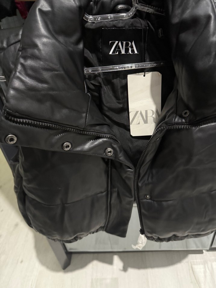 Siyah Deri Kadın Şişme Yelek - Zara - Görsel 3