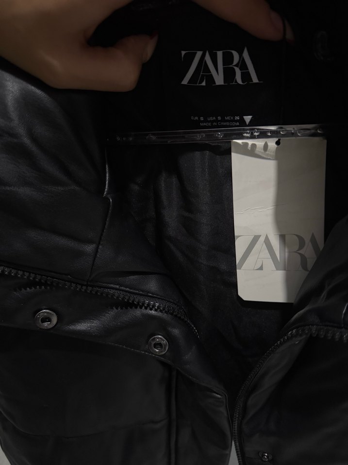 Siyah Deri Kadın Şişme Yelek - Zara - Görsel 5