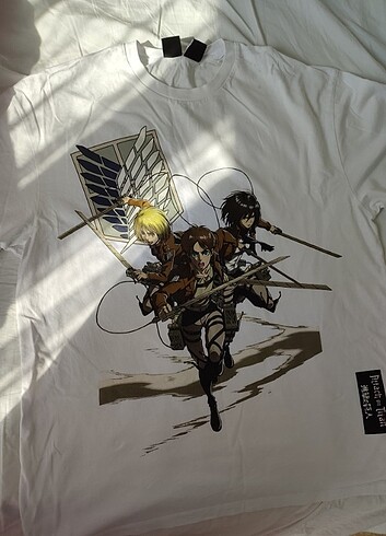 Attack on titan bershka tişört 