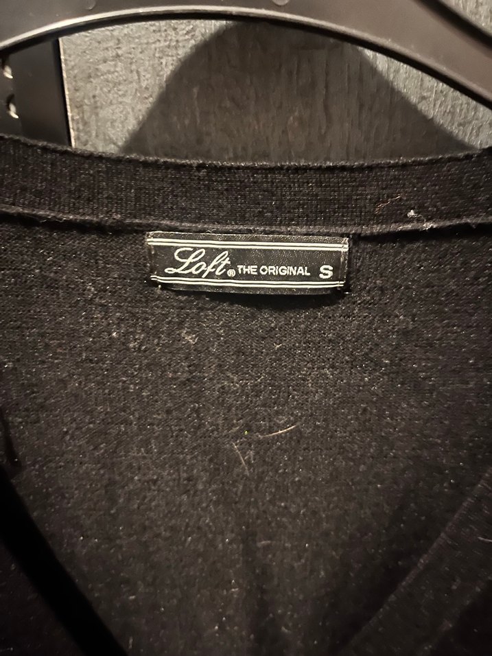 Düğmeli Siyah Uzun Kollu V Yaka Hırka - Görsel 2