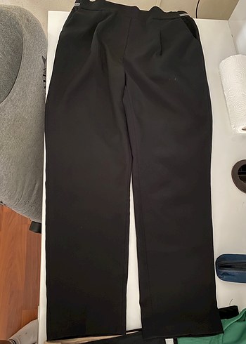 Siyah Kemerli Kadın Kumaş Pantolon
