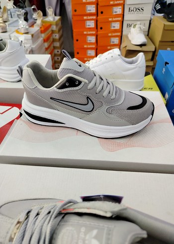 Nike Gri kadın Spor Ayakkabı