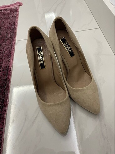Ten rengi stiletto
