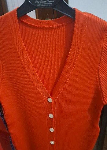 Düğmeli Uzun Kırmızı Triko Elbise - Görsel 2