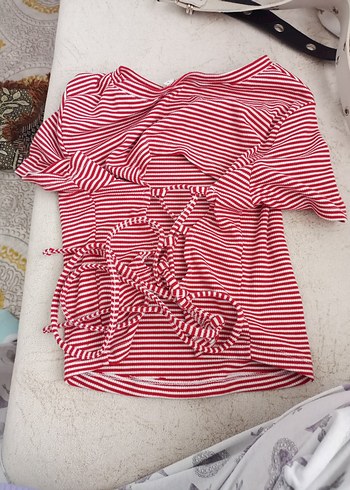 Kırmızı Çizgili Pileli Sokak Stili Köpek Kıyafeti