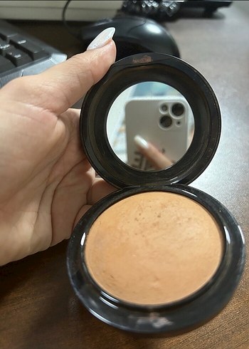 Dark Tan Mineralize Pudra Siyah Kutuda Mac - Görsel 4