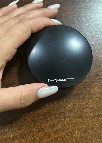 Dark Tan Mineralize Pudra Siyah Kutuda Mac - Görsel 2