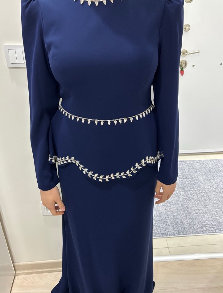 Zincir Detaylı Mavi Uzun Abiye Elbise - Görsel 2