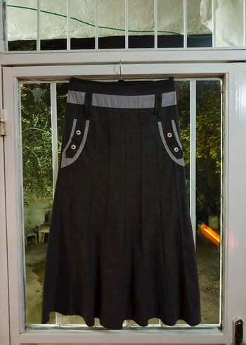 Gri Detaylı Siyah Piliseli Uzun Etek - Görsel 5