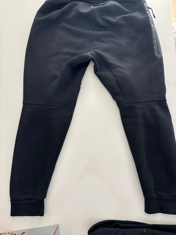 Nike tech fleece jogger siyah 25 sezon ürün hafif defoludur - Görsel 2
