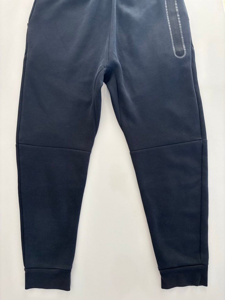 Nike tech fleece siyah eski sezon ürün hafif defoludur - Görsel 2