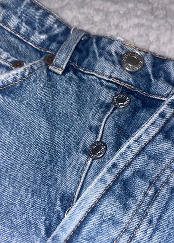 zara Düğmeli Midi Boy Gri Denim Şort - Görsel 4