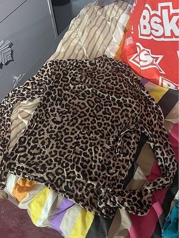 Leopar boğazlı body