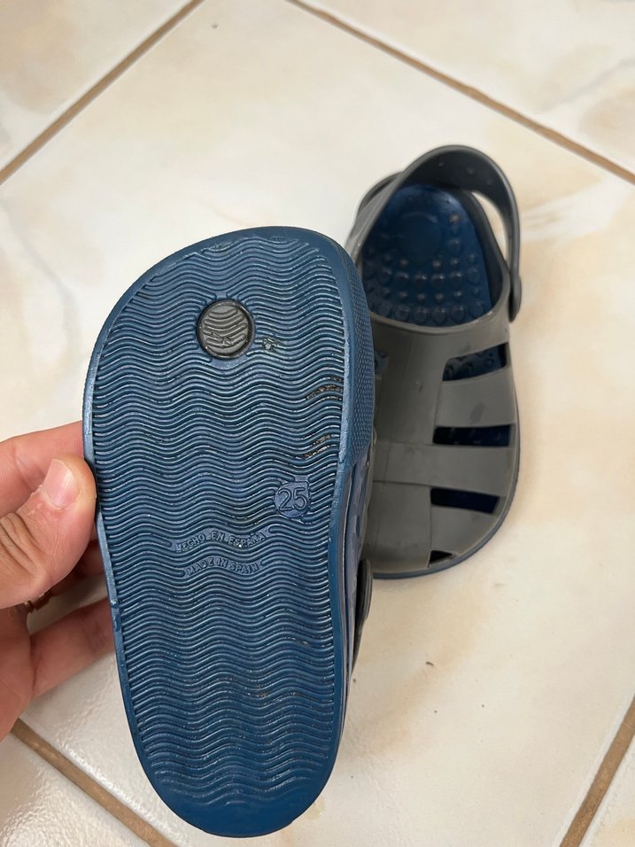 Gri Erkek Çocuk Terlikler Tokalı - Görsel 2