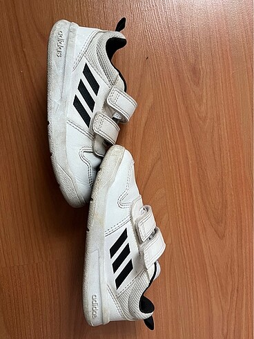 25 Beden beyaz Renk Adidas çocuk ayakkabısı