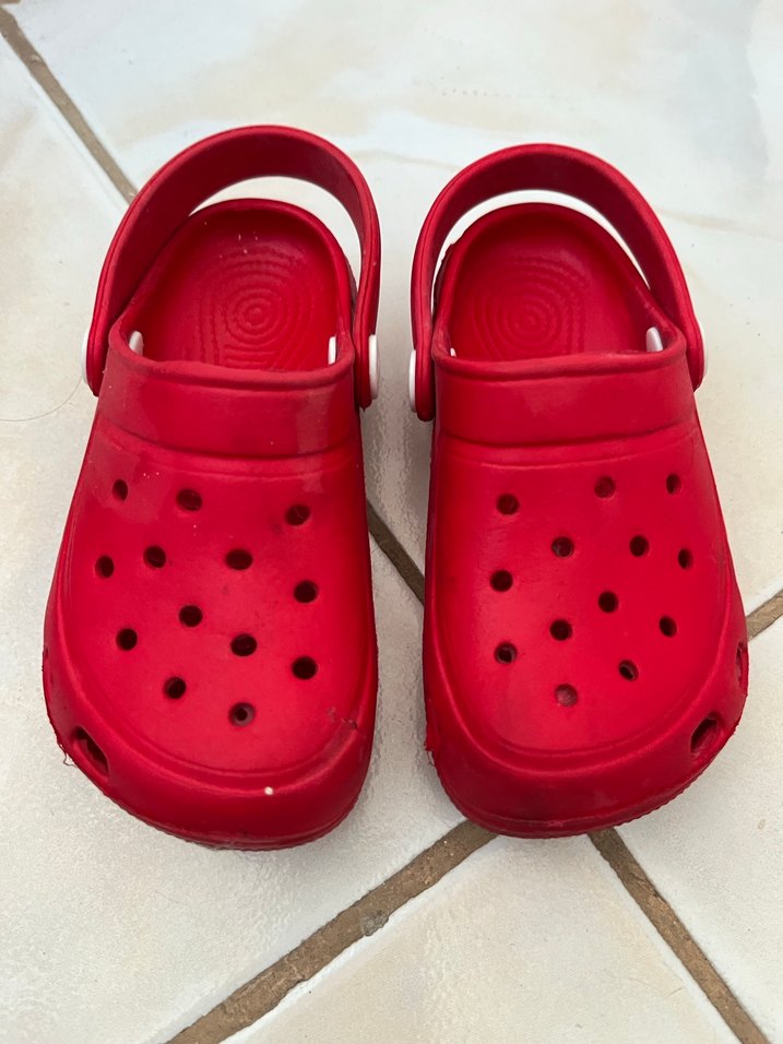 Kırmızı Düğmeli Çocuk Terliği - Görsel 2