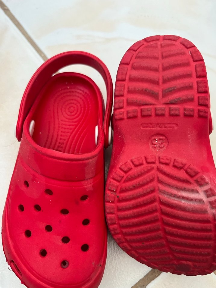 Kırmızı Düğmeli Çocuk Terliği - Görsel 3