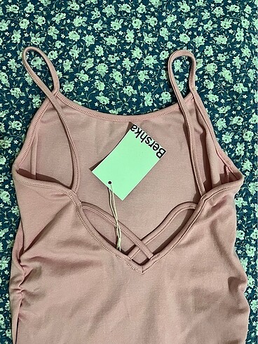 m Beden bershka kısa çapraz askılı elbise