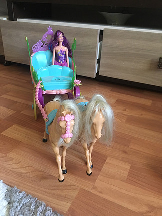 Diğer Barbie at arabası