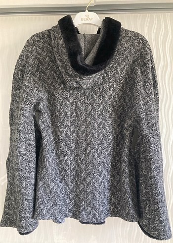 Düğmeli Gri Yün Kadın Panço - Görsel 2